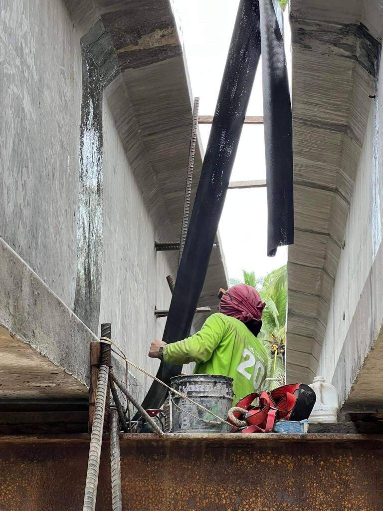 Steps For Reinforcing Bridge Cracks With Carbon Fiber