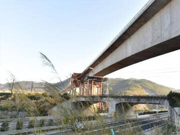 Prestressed Carbon Fiber Reinforcement RC Continuous Beam Bridge